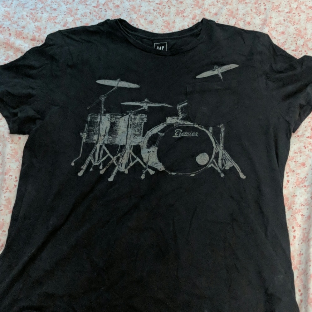 Black GAP shirt